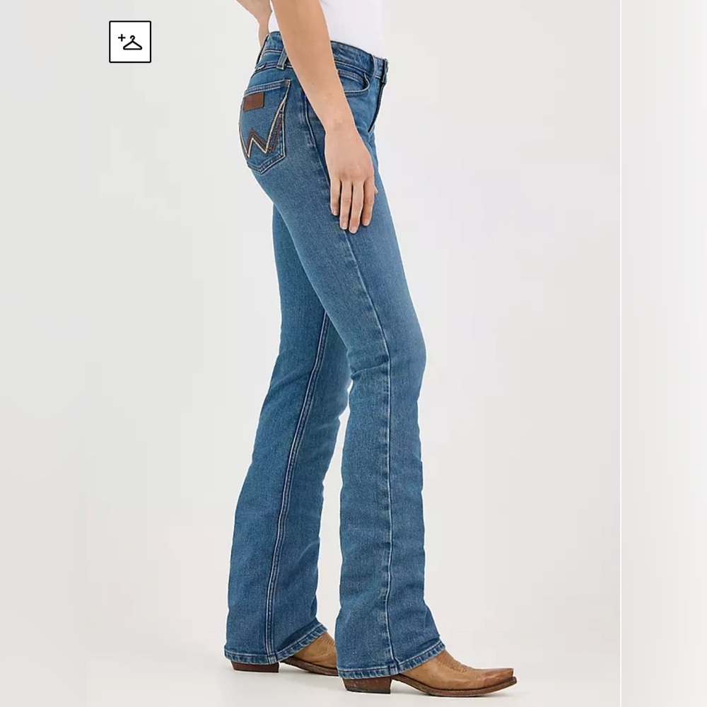 Retro Wrangler Women's Mid-Rise Boot Cut Jean w/ Pocket Detail